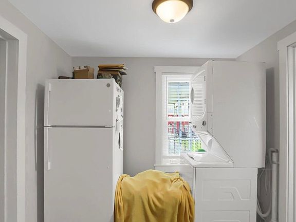 2nd image of 720-728 E Market St #201