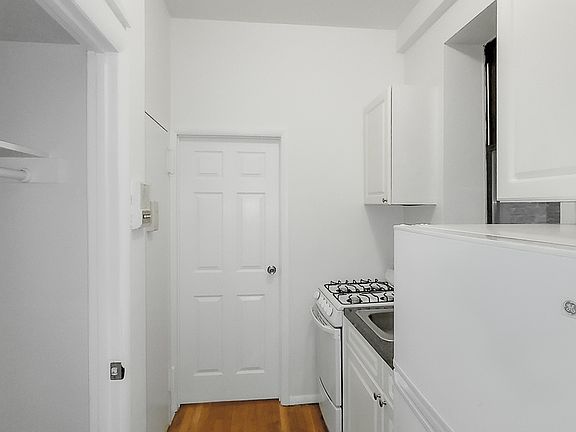 2nd image of 208 W 82nd St APT 2C