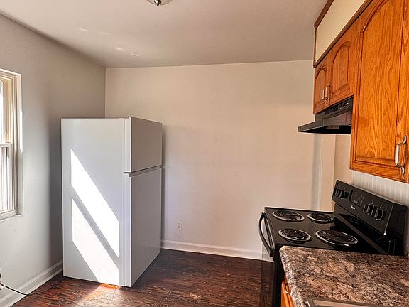 4th image of 4408 Surrey Ave NW