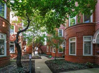 1252 W Oakdale Ave, Chicago, IL 60657