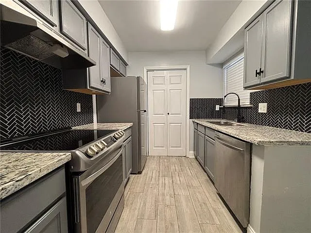 2425 Oxford Pl #114 — Photo 6