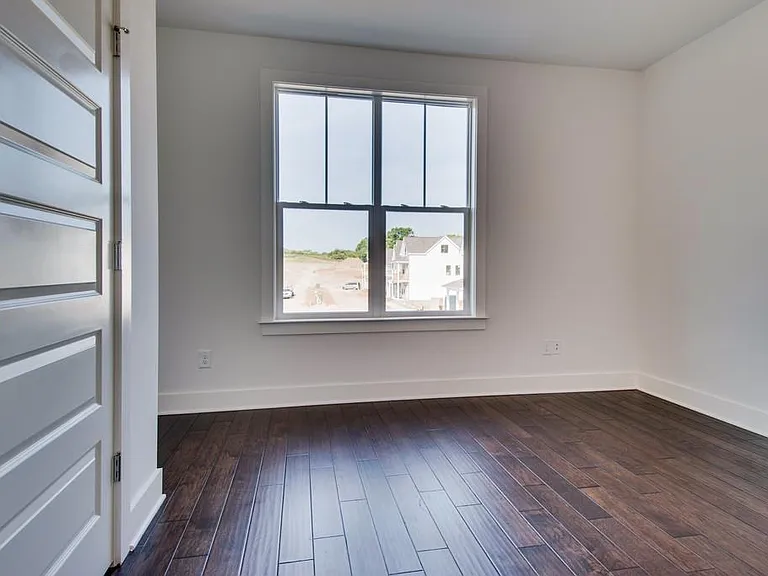 707 Cottage Park Dr — Photo 10