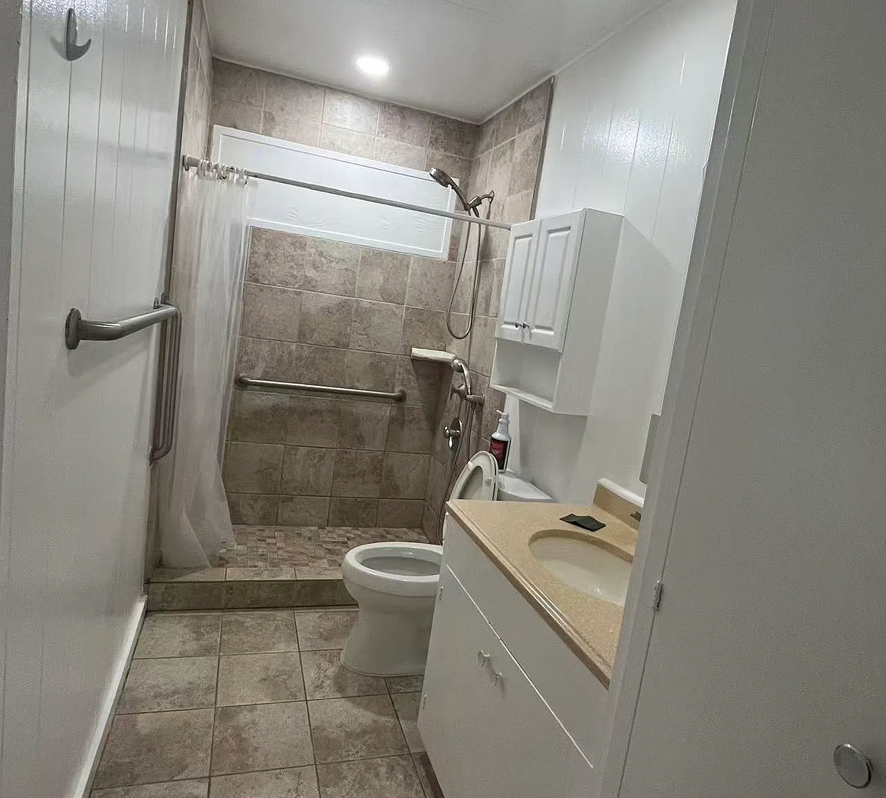 2 bed, $2,200 — Photo 4