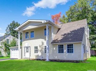 59 Abbot Ln, Hicksville, NY 11801
