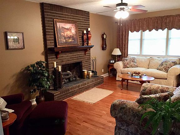 2nd image of 81 Oakwood Dr