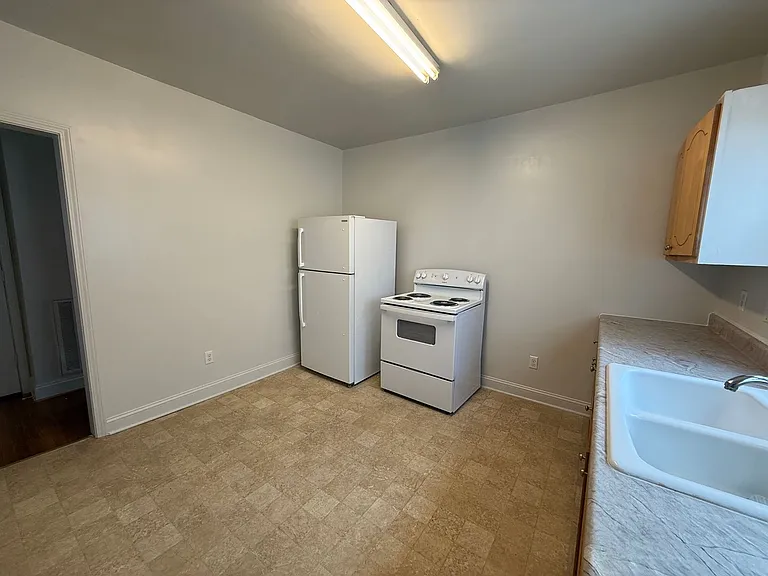 1016 Grace Ave — Photo 6