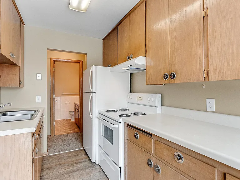 Rivercliff Apartments — Photo 11