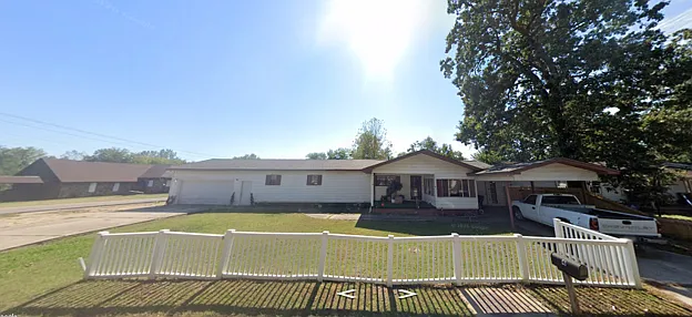 4 Northwood Dr — Photo 1