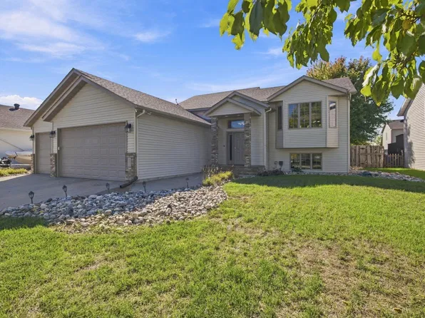 675 Wyndemere Dr, West Fargo, ND 58078
