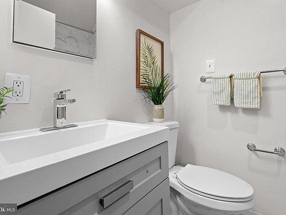 3rd image of 1601 18th St NW APT 413