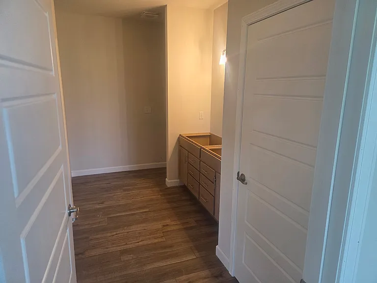 305 Andorah Dr — Photo 8