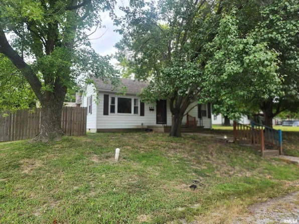 203 E Brown St, Pinckneyville, IL 62274