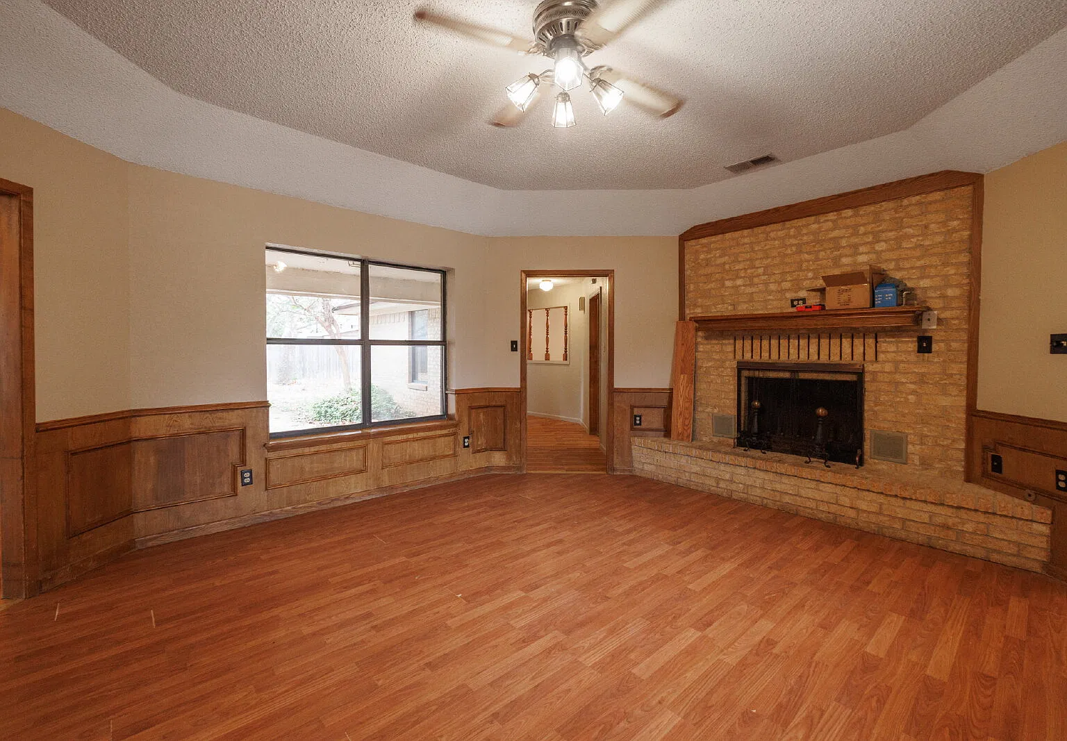 3 bed, 2.0 bath, $2,500 — Photo 3