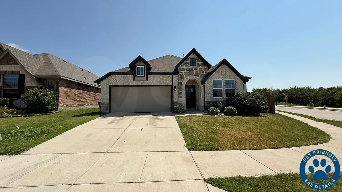 5 bed, 3.0 bath, 2419 sqft, $2,850 — Photo 1