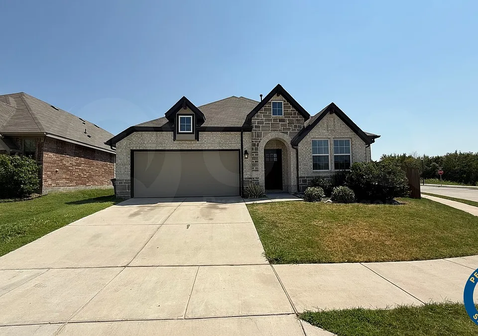 204 Rosewood Dr