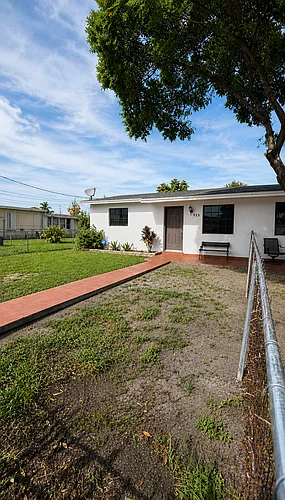 525 SW 78th Ct Photo 1