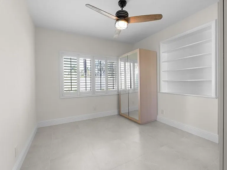 1635 Seabreeze Blvd — Photo 9