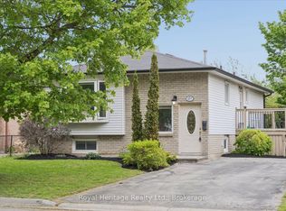 227 Limerick St, Oshawa, ON L1J 7H2