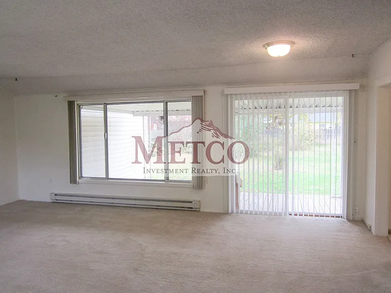 2150 Van Buren St — Photo 6