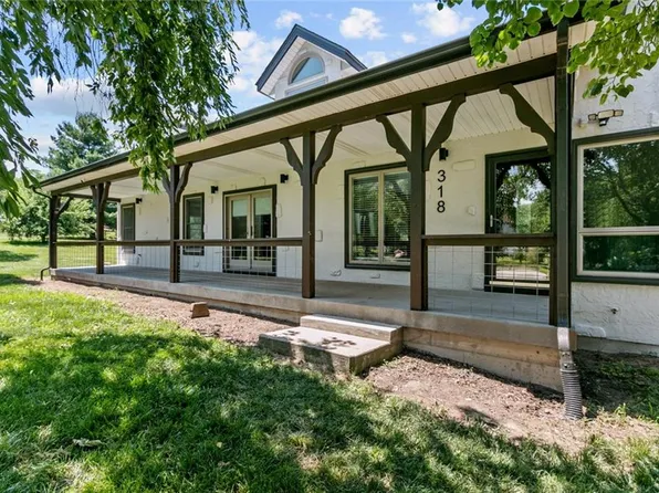 318 NW Heady Ave, Ferrelview, MO 64163