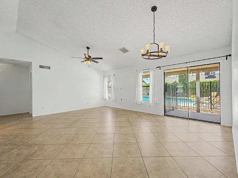 1301 E Taro Ln — Photo 10