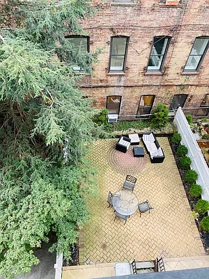 Rented by Bank Neary | media 25