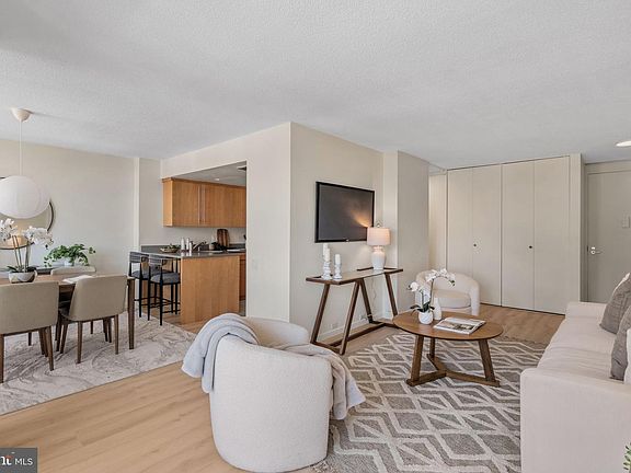 4th image of 1326 Spruce St APT 708