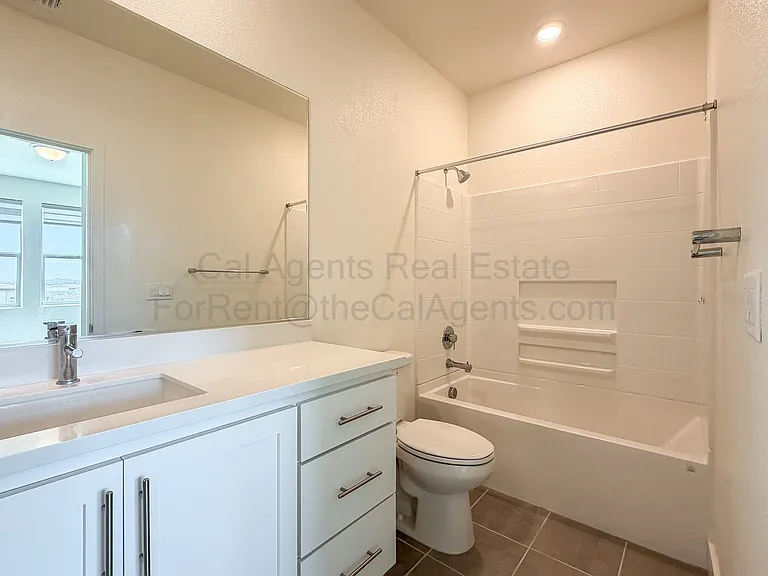 5583 Dublin Blvd — Photo 16