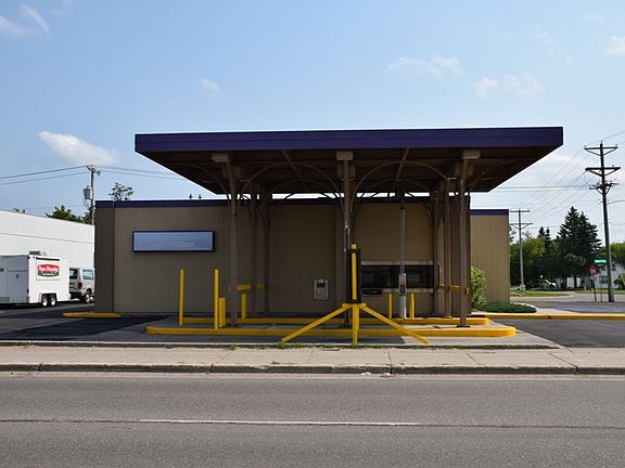 3rd image of 500 Paul Bunyan Dr NW