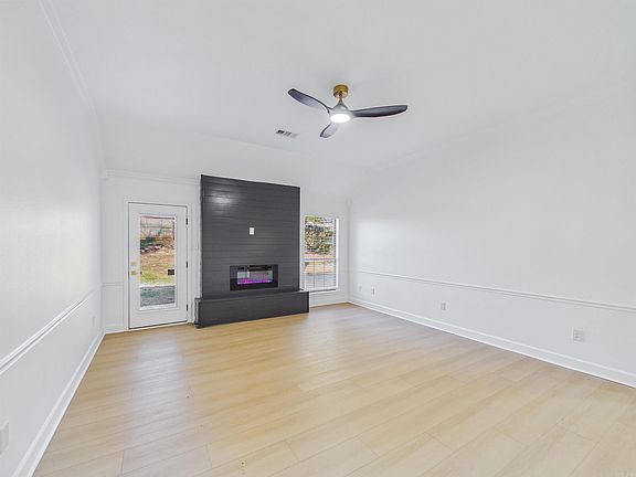 5th image of 2830 Anna Ln