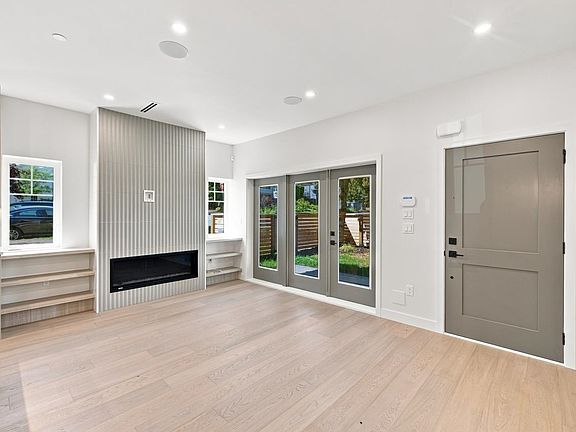 5th image of 3206 Georgia St E