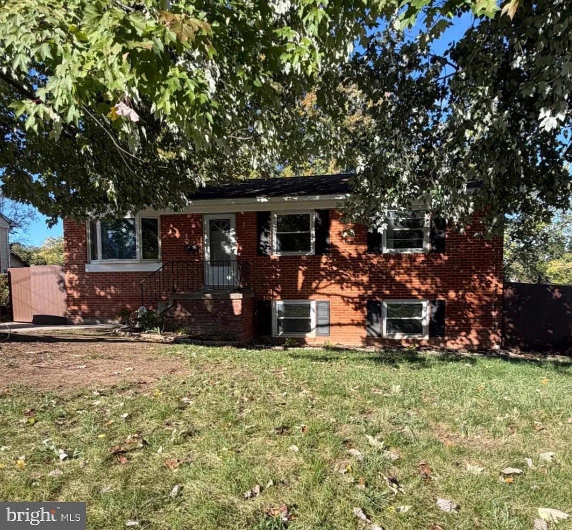 5 bed, 3.0 bath, 2132 sqft, $3,400 — Photo 2