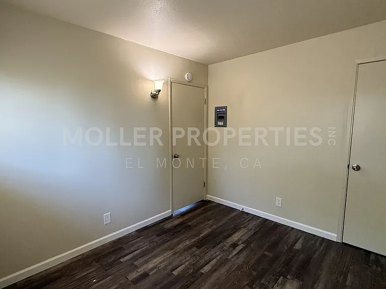 Cedar 4134-4138 — Photo 8