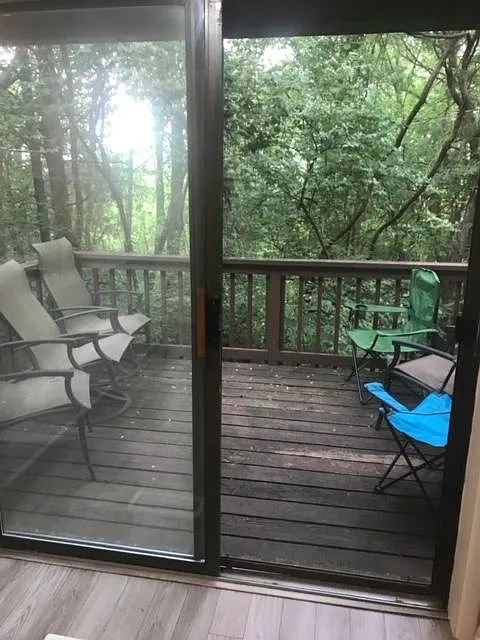 2 bed, 1.5 bath, 1210 sqft, $1,400 — Photo 2