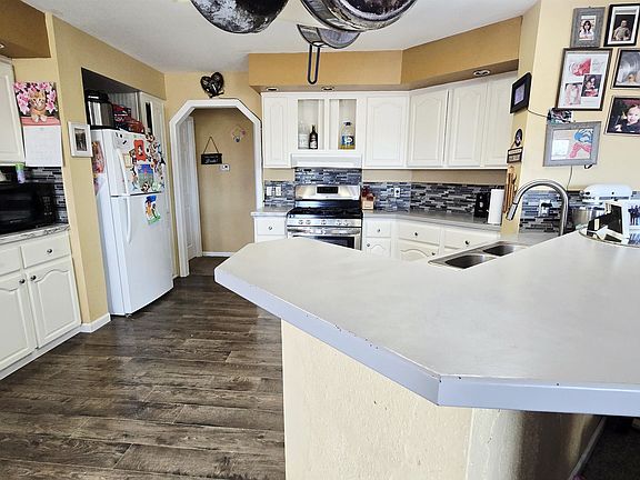 4th image of 51 Prairie Breeze Rd