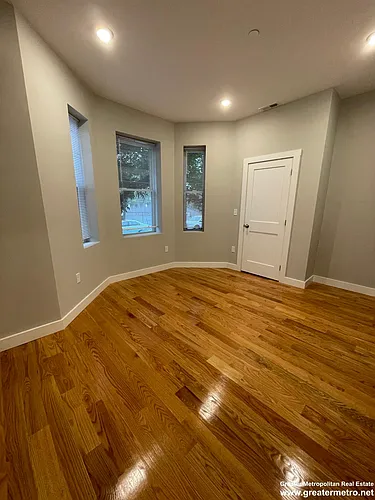 559 E 4th St #2A Photo 1