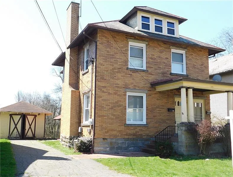 231 Clinton St photo 1