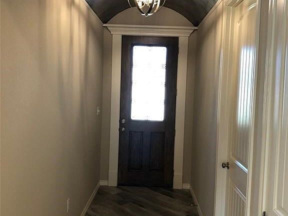 5th image of 301 Courtney Cir