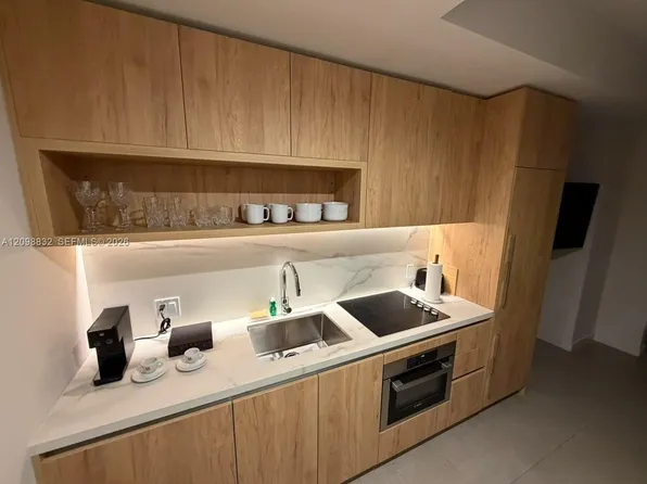 11 NE 6th St Unit 406, Miami, FL 33132