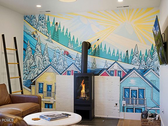 4th image of 244 Woodside Ave #5