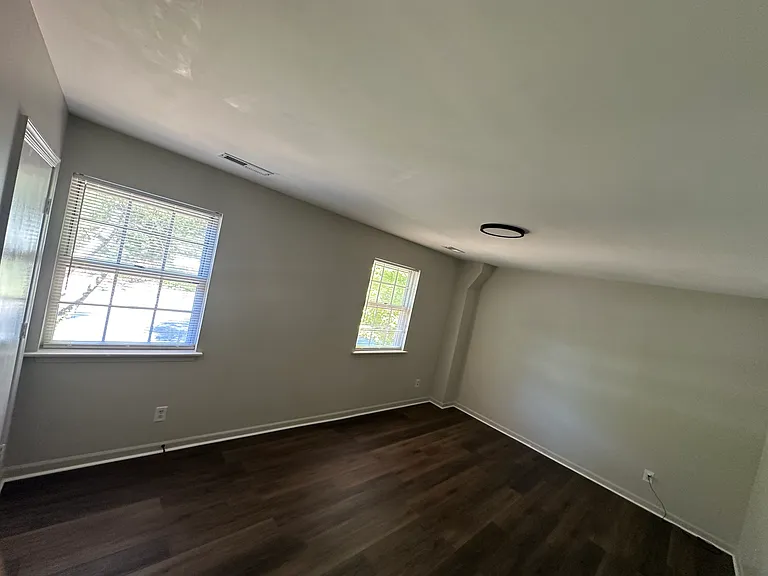 933 Rock Creek Rd — Photo 4