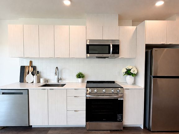 3rd image of 4428 Burke Ave N #401
