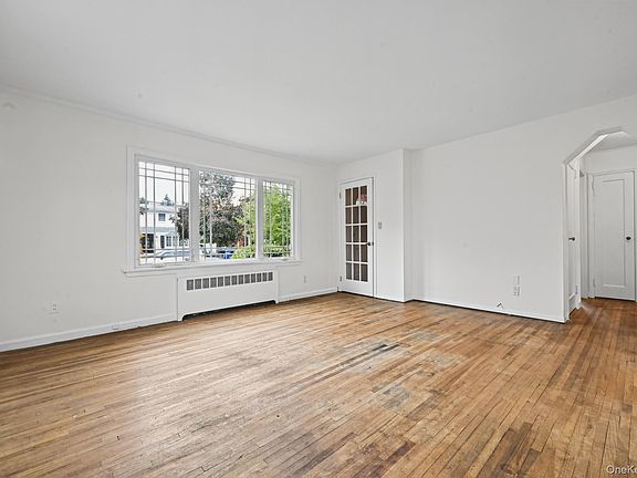 3rd image of 32 Brenner Avenue