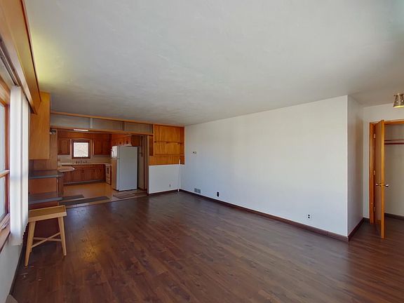 5th image of 615 NE 2nd St