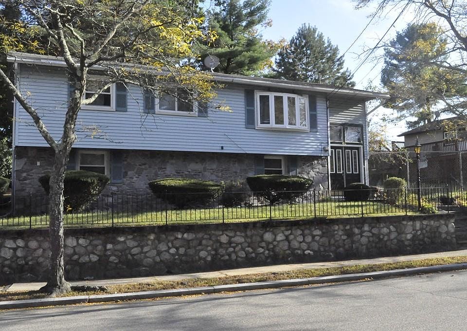 2nd image of 46 Leighton Rd