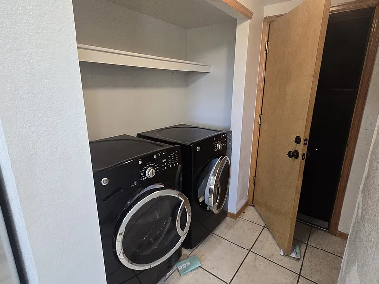 22341 E Mercer Pl — Photo 15