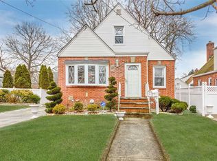 24 William St, Valley Stream, NY 11580