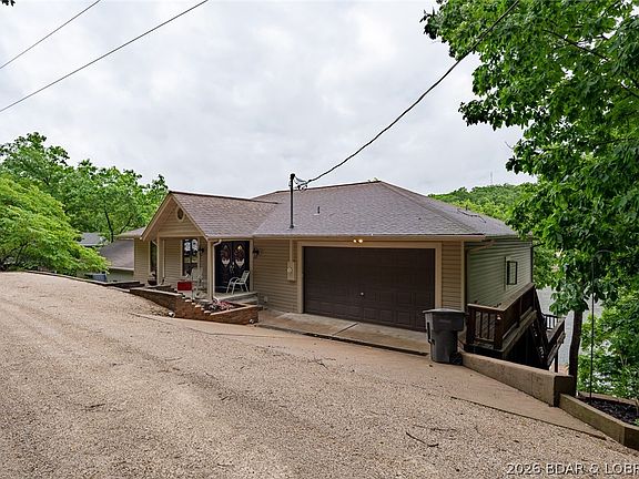 3rd image of 27758 Pershing Dr