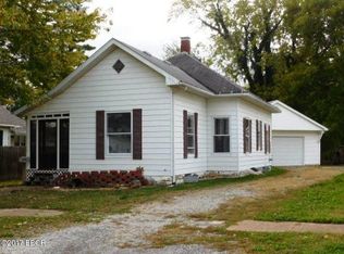 219 W Olive St, Salem, IL 62881