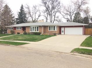 1813 Eisenhower Cir, Aberdeen, SD 57401